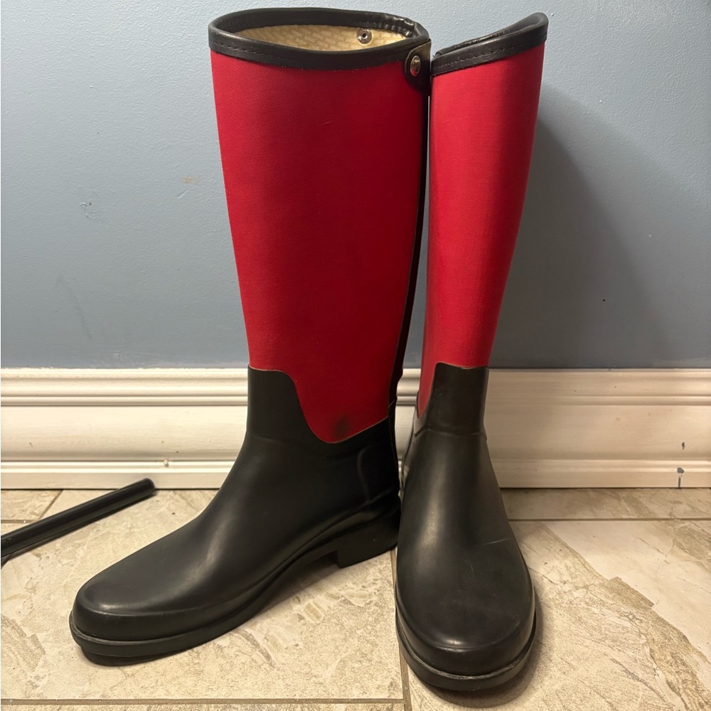 Hunter Red and Black Women's Rain Boots